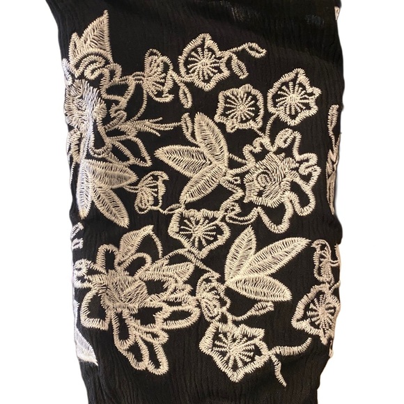 Black Off-Shoulder Top with White Floral Embroidery, 1X - Picture 4 of 8
